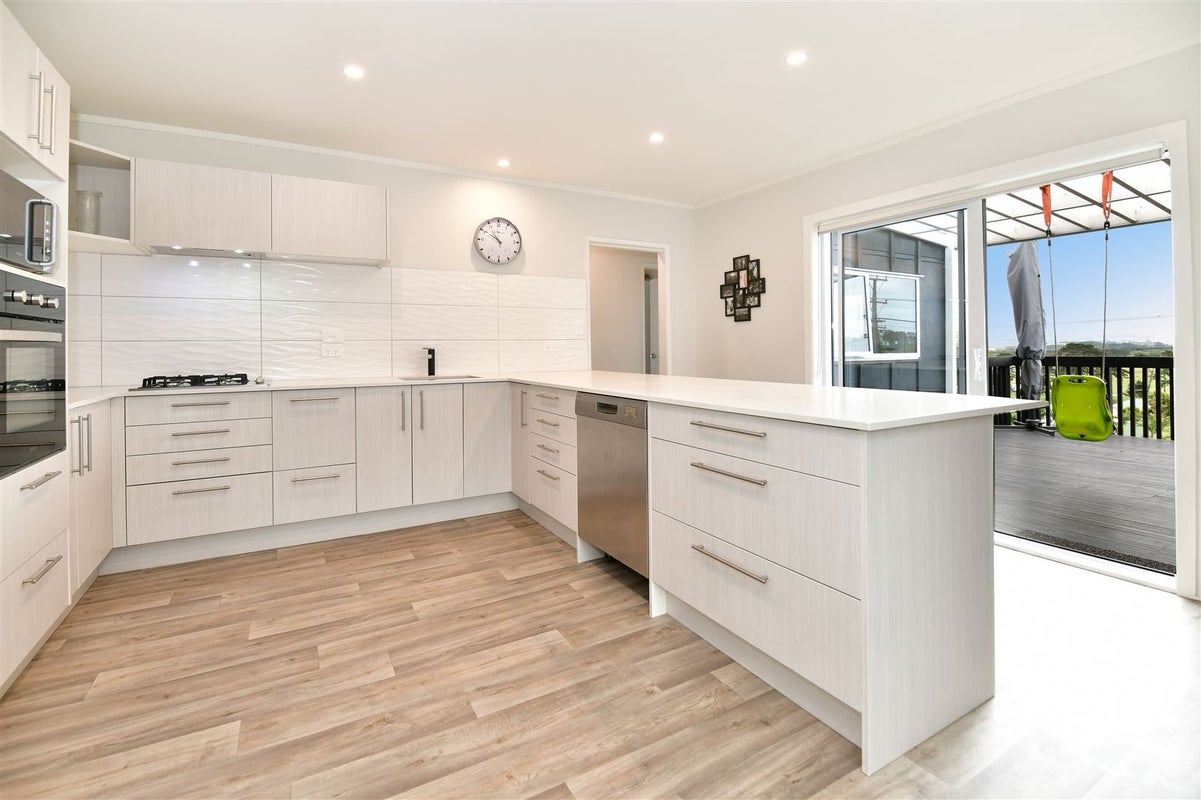 18A Hand Road, Helensville, Helensville - Carousel 2