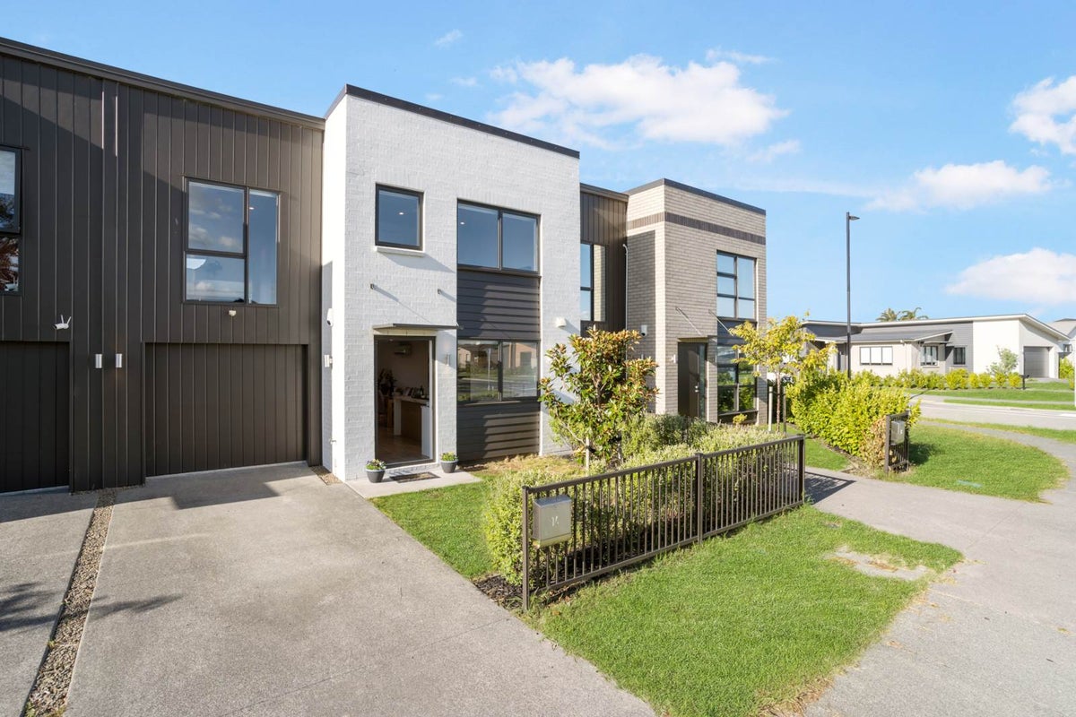 16 Orford Lane, Takanini, Auckland - Carousel 30