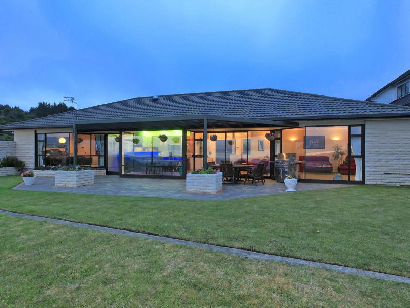 7 Oceanview Terrace, Tirohanga, Lower Hutt - Carousel 20