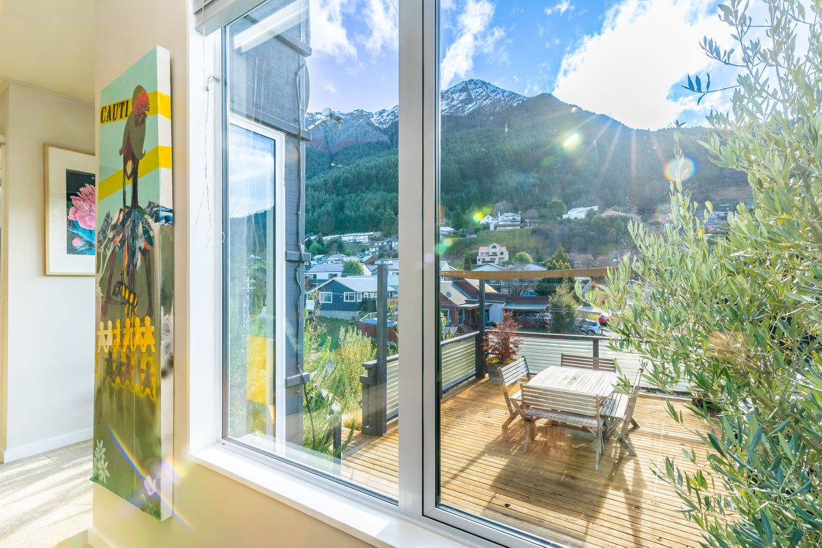 1 Broadview Rise, Sunshine Bay, Queenstown - Carousel 1