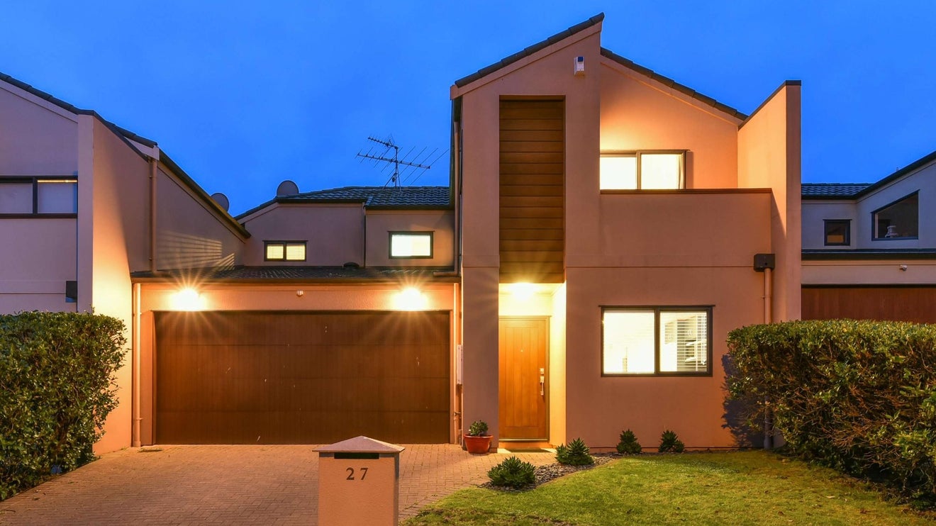 27 Tiger Drive, Golflands, Auckland - Carousel 1