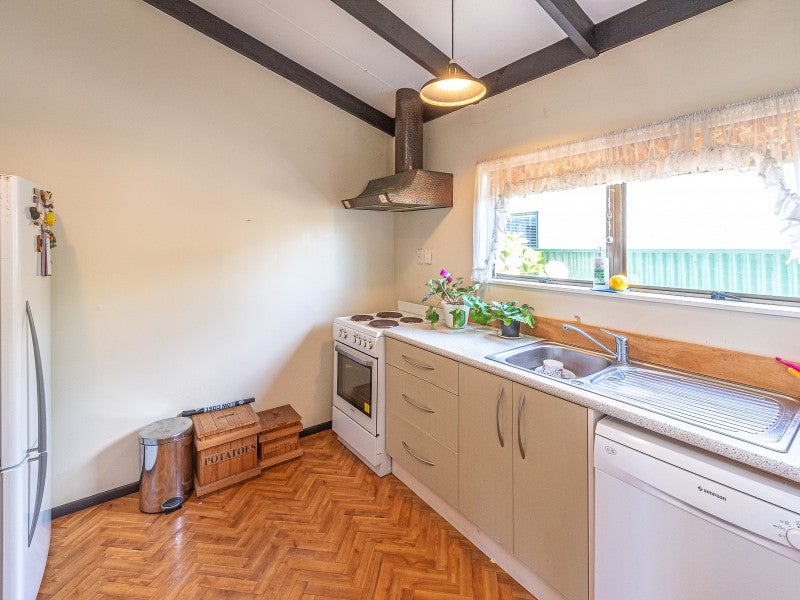 16 Sussex Road, Springvale, Whanganui - Carousel 2