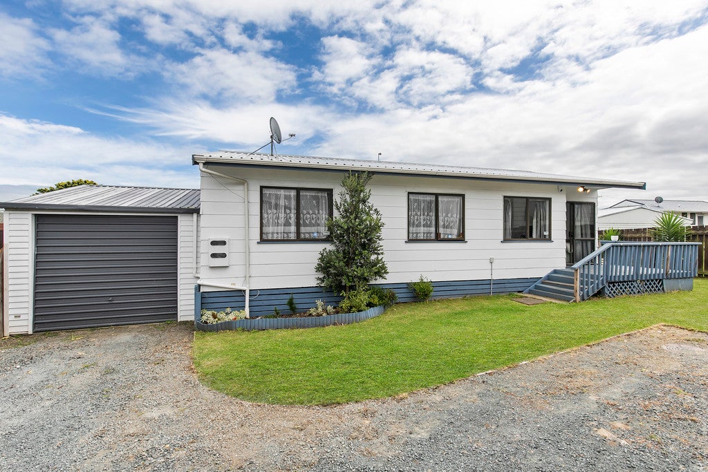 2/4 Maplesden Drive, Clendon Park, Auckland - Carousel 1
