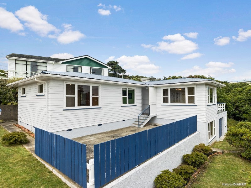 16 Bancroft Terrace, Newlands, Wellington - Carousel 1