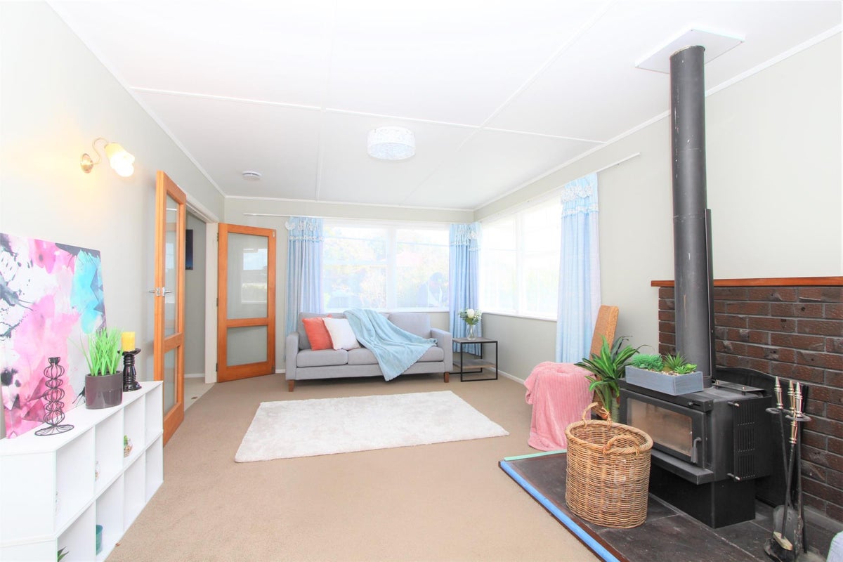 81 Beazley Avenue, Paparangi, Wellington - Carousel 2