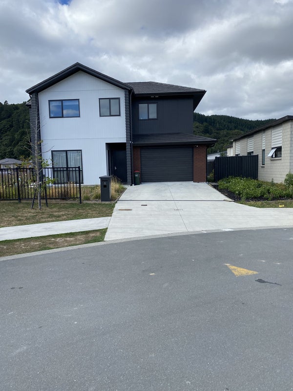 8 Pattullo Crescent, Wallaceville, Upper Hutt - Carousel 1