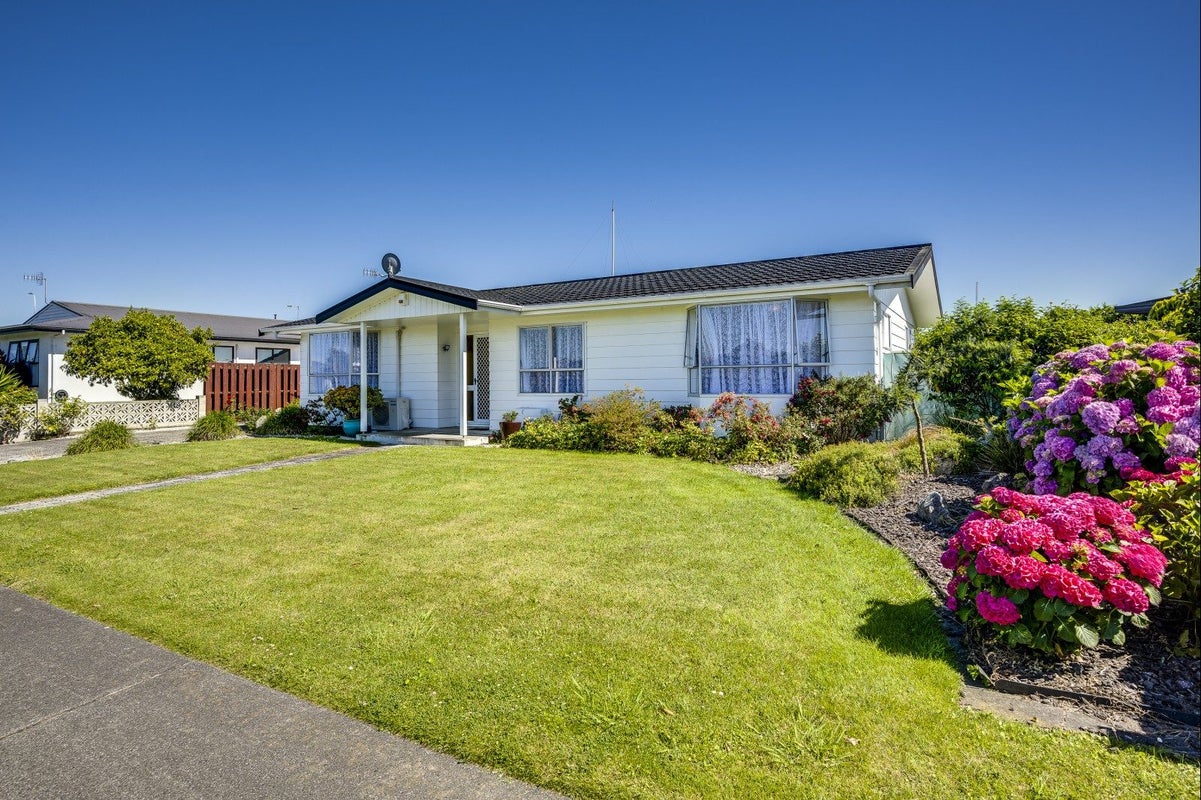 38 Glamorgan Avenue, Tamatea, Napier - Carousel 1