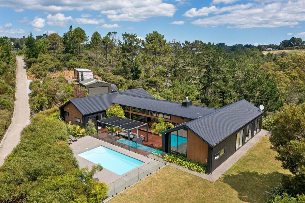 1237 East Coast Road, Albany - Carousel 1