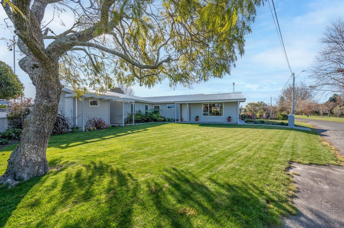1 Willow Drive, Taradale, Napier - Carousel 2