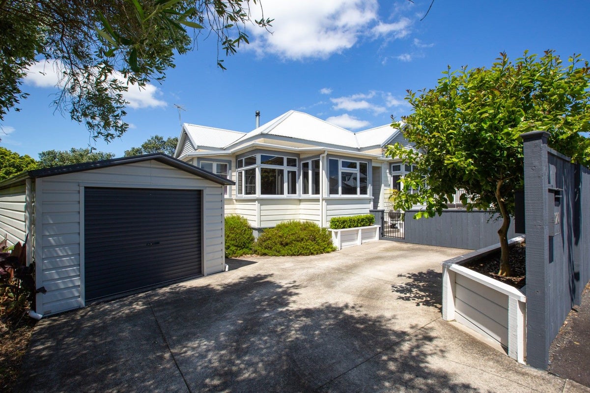 420 Devon Street West, Lynmouth, New Plymouth - Carousel 1