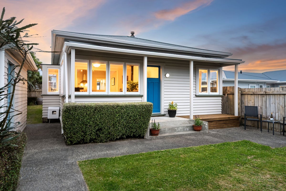 19 Main Road, Titahi Bay, Porirua - Carousel 1