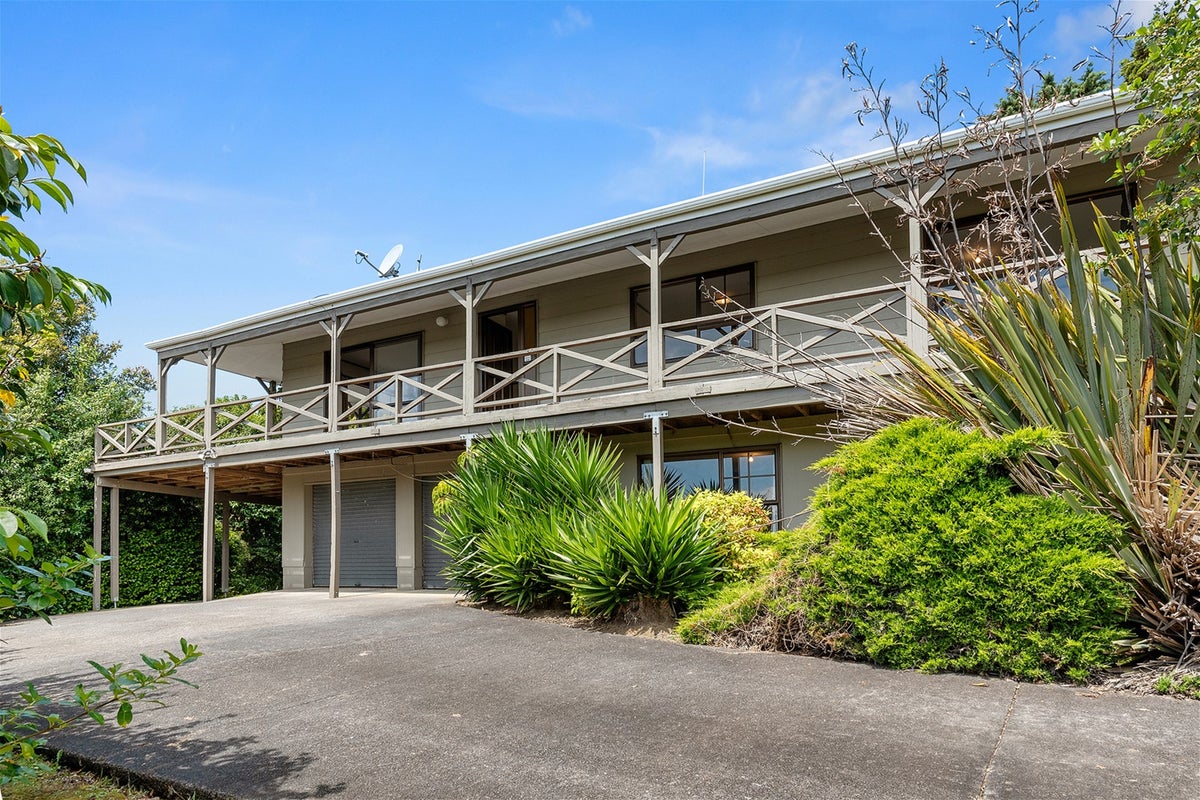 21 Squirrel Lane, Browns Bay, Auckland - Carousel 1
