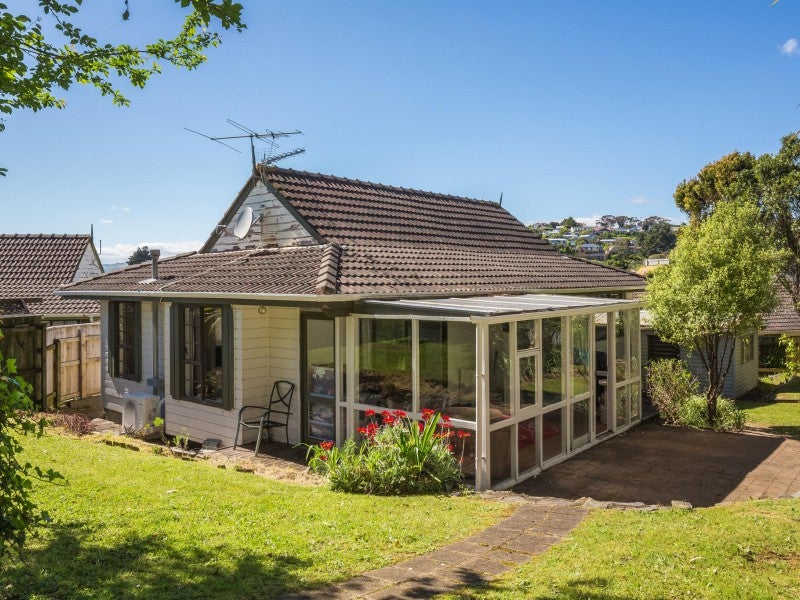 24B Parkinson Close, Whitby, Porirua - Carousel 1