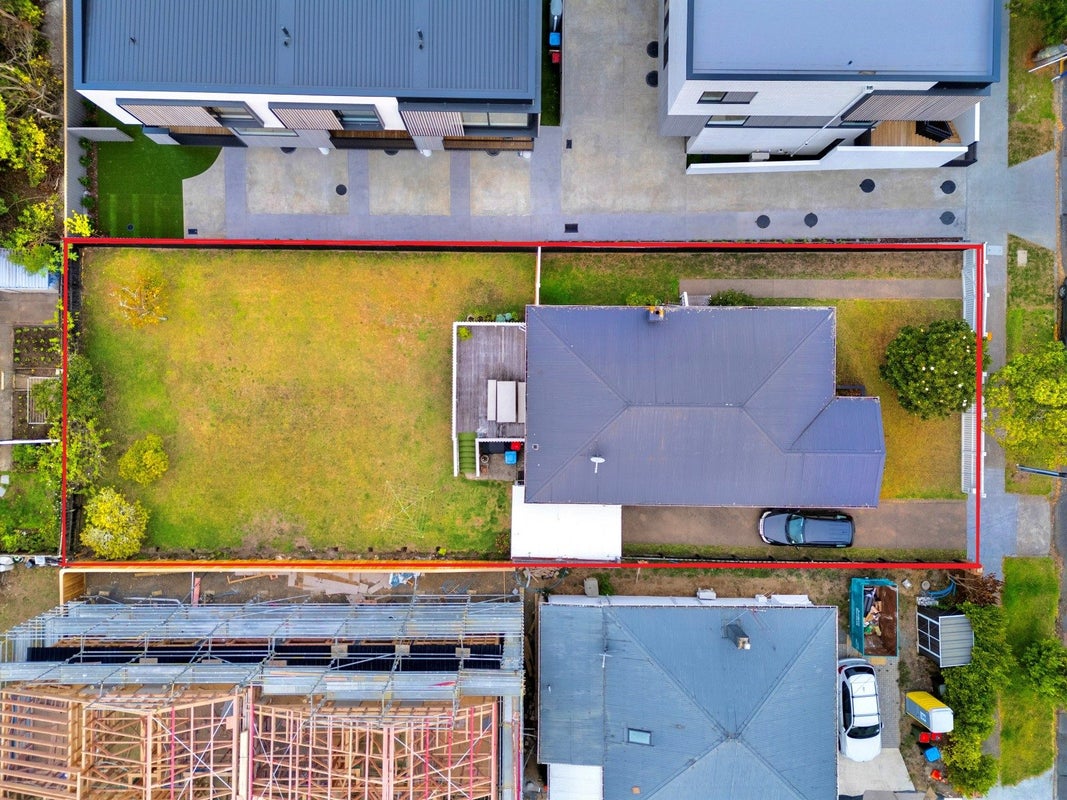 15 Walmer Road, Point Chevalier, Auckland - Carousel 12