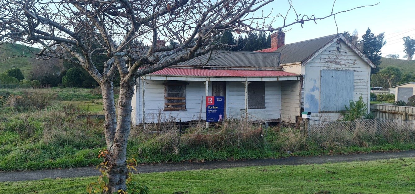 38 Bruce Street, Hunterville - Carousel 2