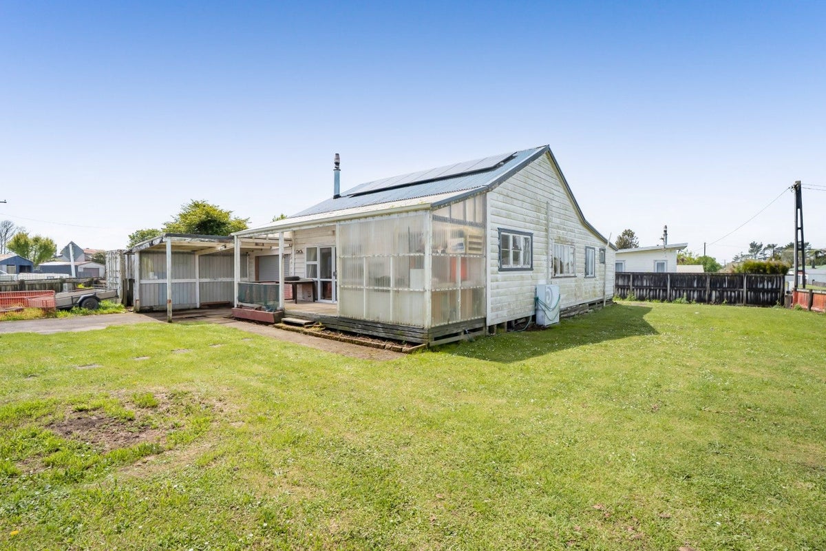 2 Whitcombe Terrace, Midhirst, Stratford - Carousel 2