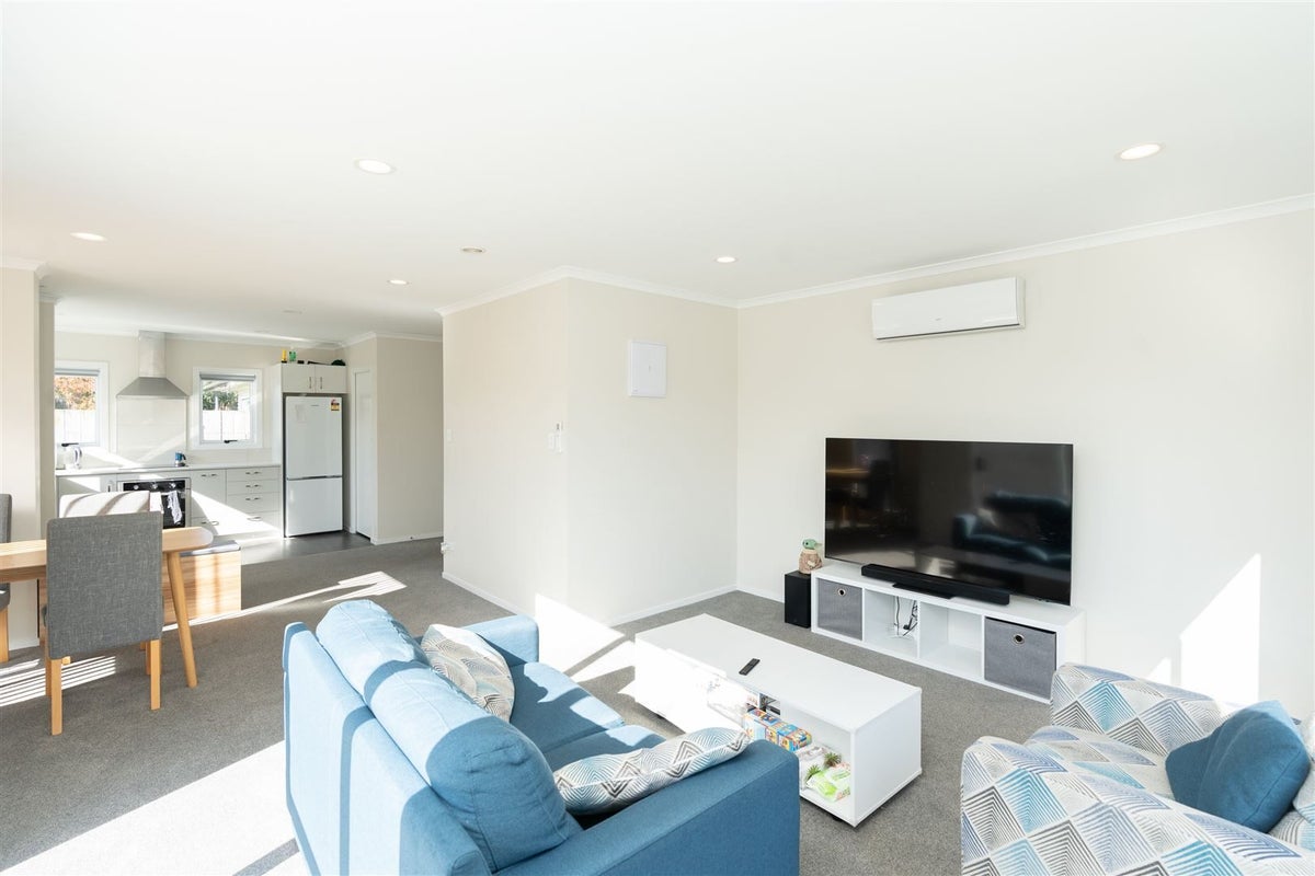 1/186 Cambridge Road, Hillcrest, Hamilton - Carousel 2