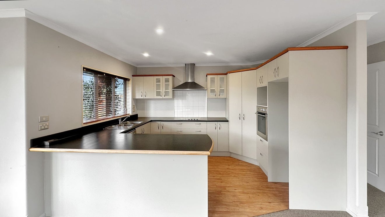 2 Applecross Lane, Harewood, Christchurch - Carousel 2