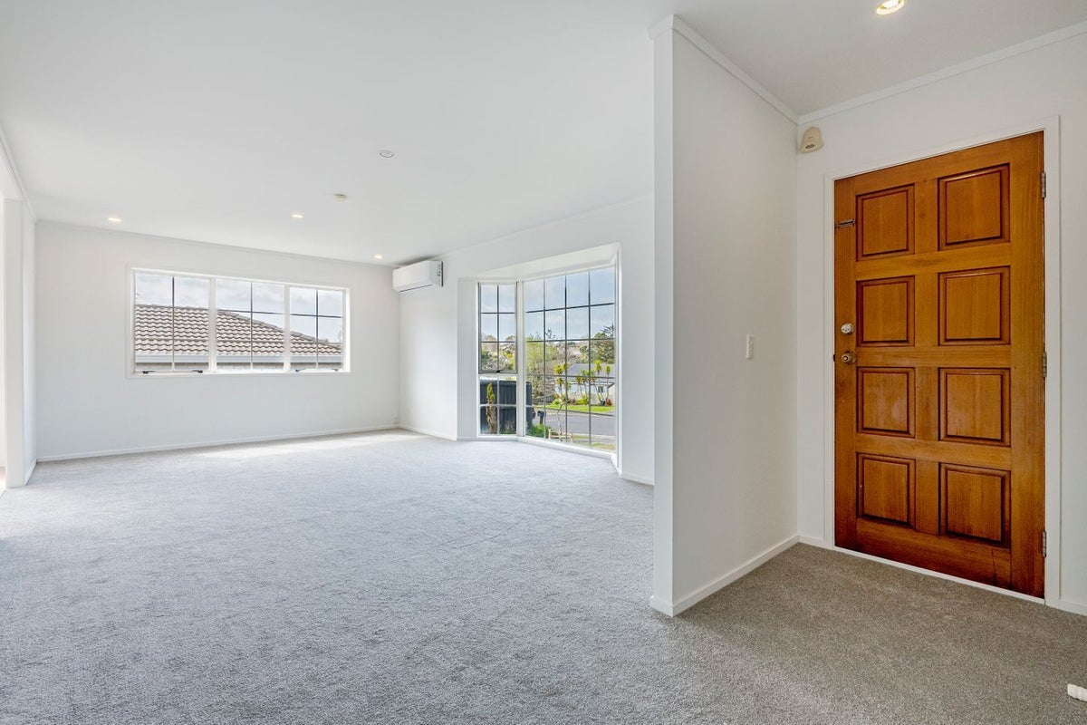 49 Centorian Drive, Windsor Park, Auckland - Carousel 2