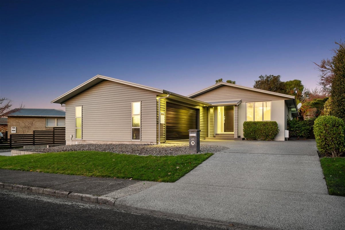 12 Simmonds Crescent, Springfield, Rotorua - Carousel 1