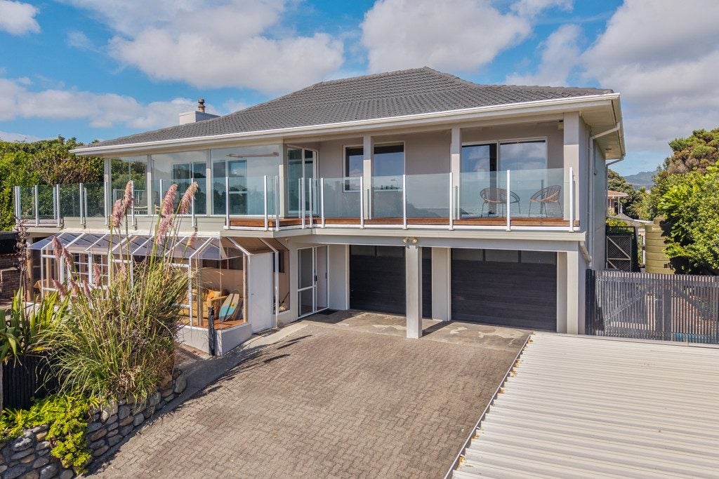8 Ara Kuaka, Waikanae Beach, Waikanae - Carousel 2