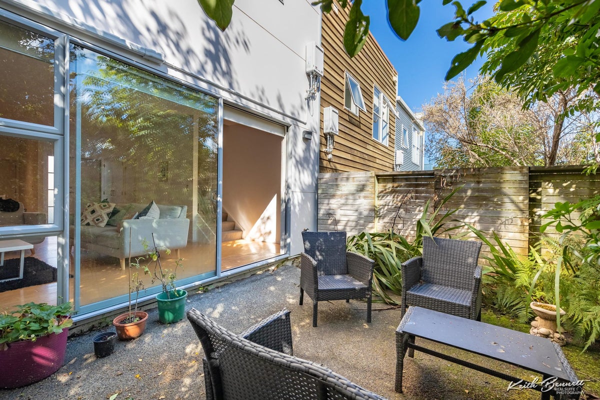 62 Saddleback Grove, Karori, Wellington - Carousel 14
