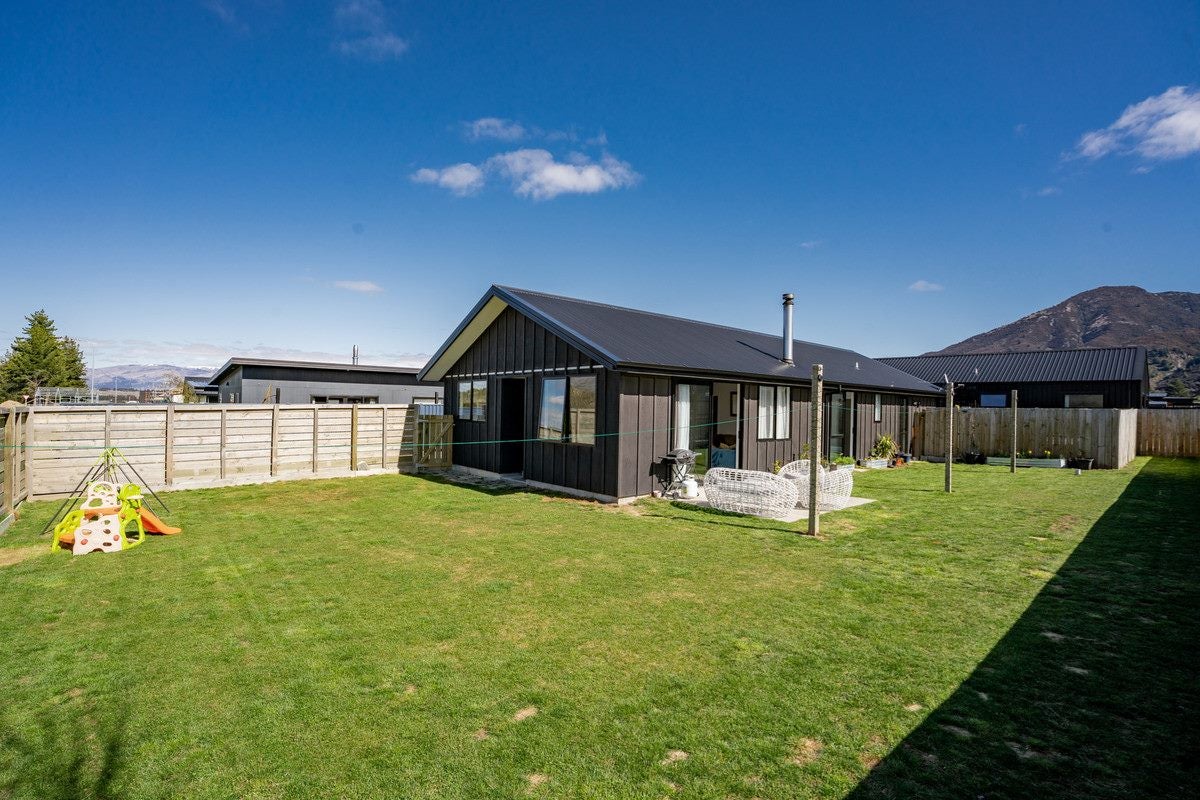 14 Swan Street, Wanaka - Carousel 1