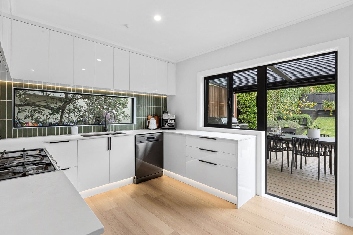 23 Braemar Road, Rothesay Bay, Auckland - Carousel 2