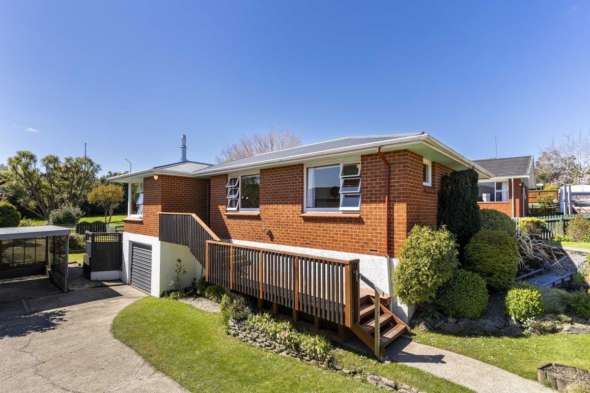 11 Kinmont Crescent, Kinmont Park, Mosgiel - Carousel 1