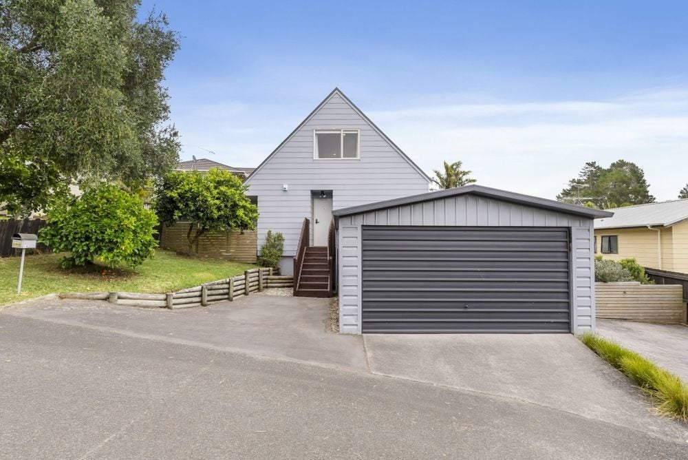 16 Carillon Place, Massey, Waitakere - Carousel 1