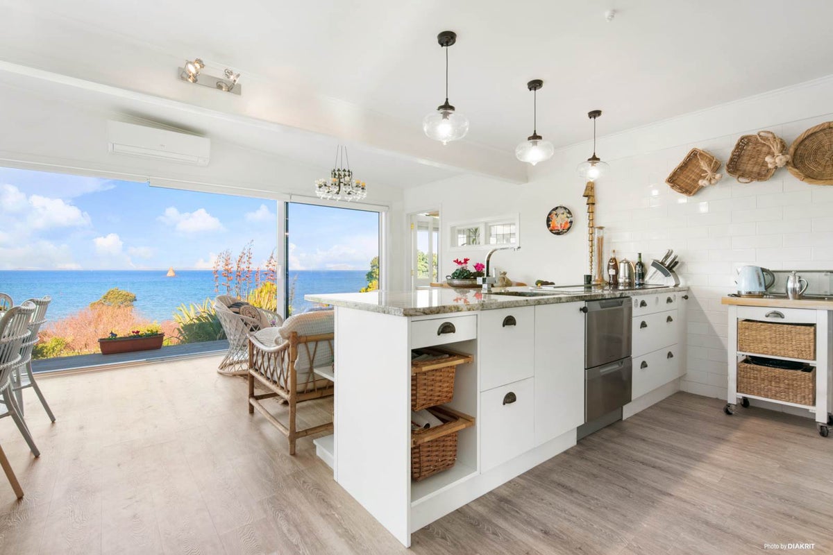 1051B Whangaparaoa Road, Tindalls Beach, Whangaparaoa - Carousel 1