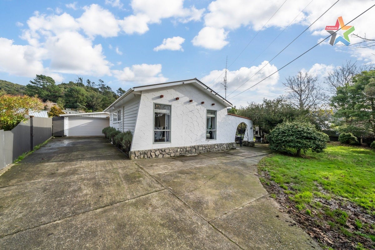 3 Totara Street, WAINUIOMATA, LOWER HUTT - Carousel 1