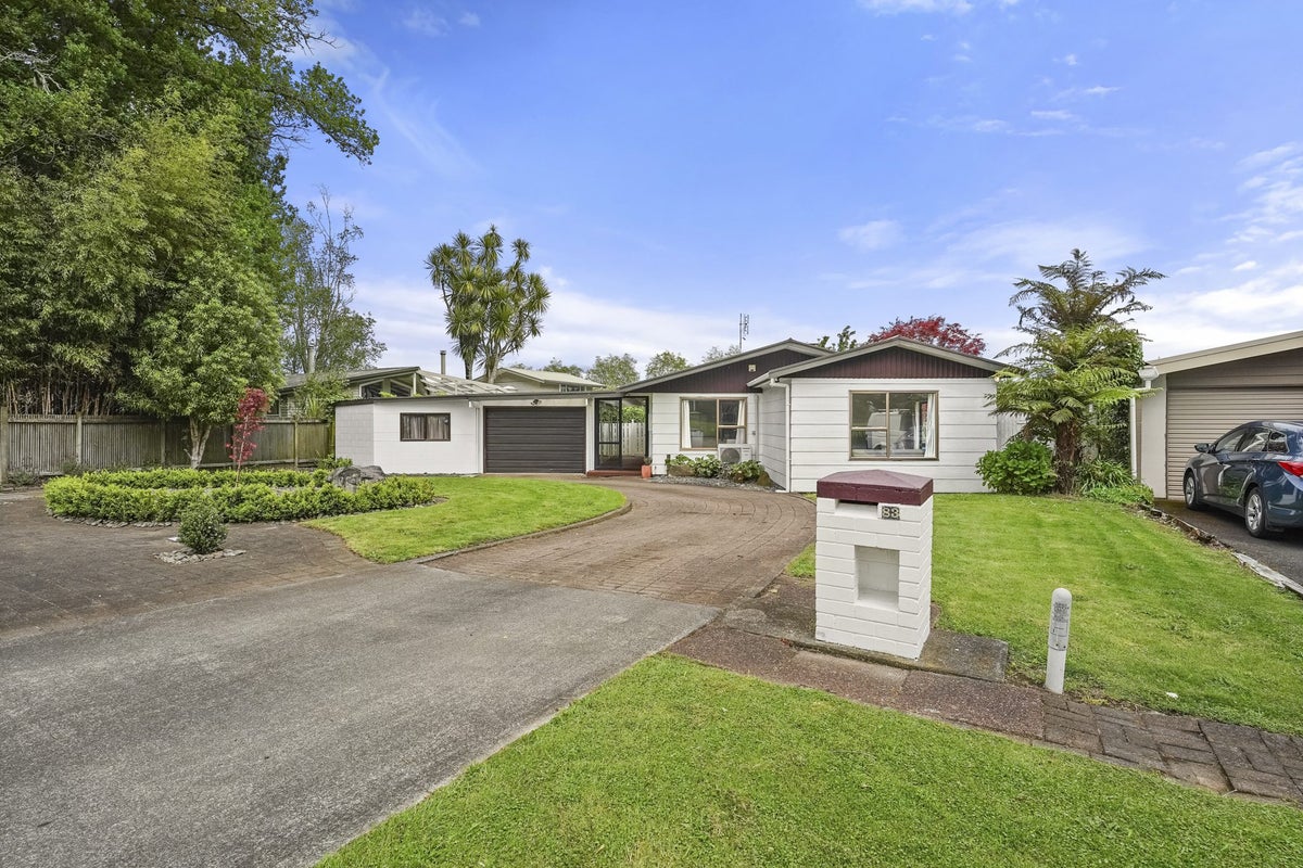 83 Carlyle Street, Leamington, Cambridge - Carousel 1