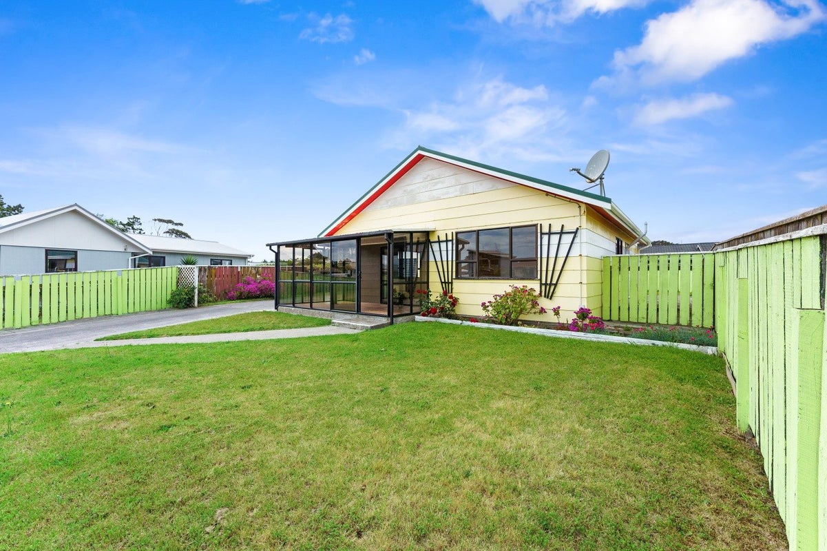 13 Hewson Crescent, Otaki Beach, Otaki - Carousel 2