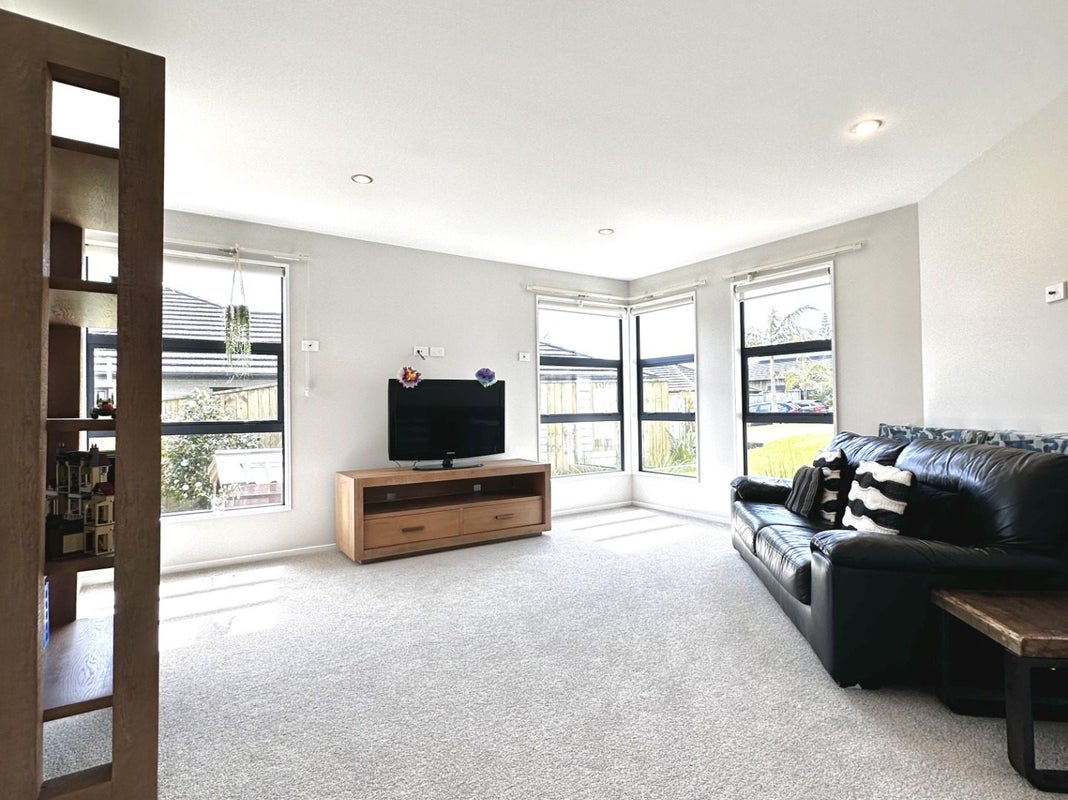 37 Pony Park Place, Beachlands, Auckland - Carousel 2