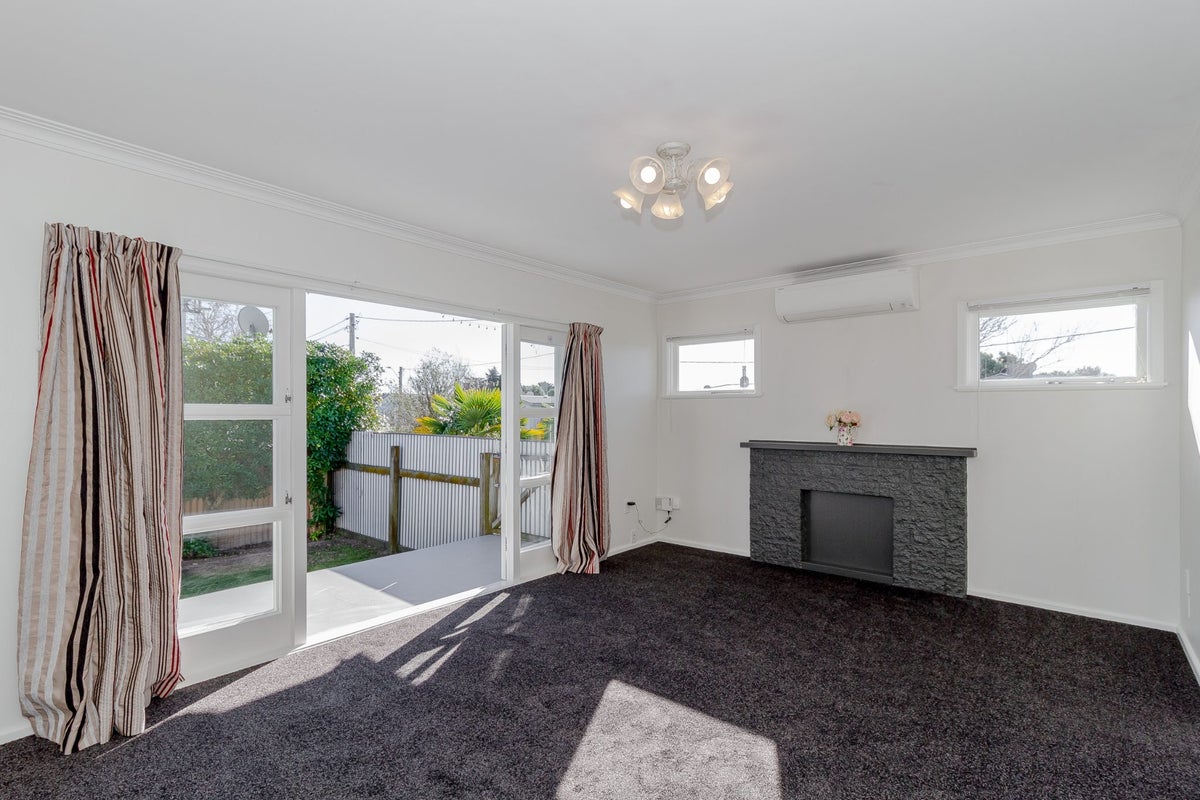 5 Dick Place, Onekawa, Napier - Carousel 2
