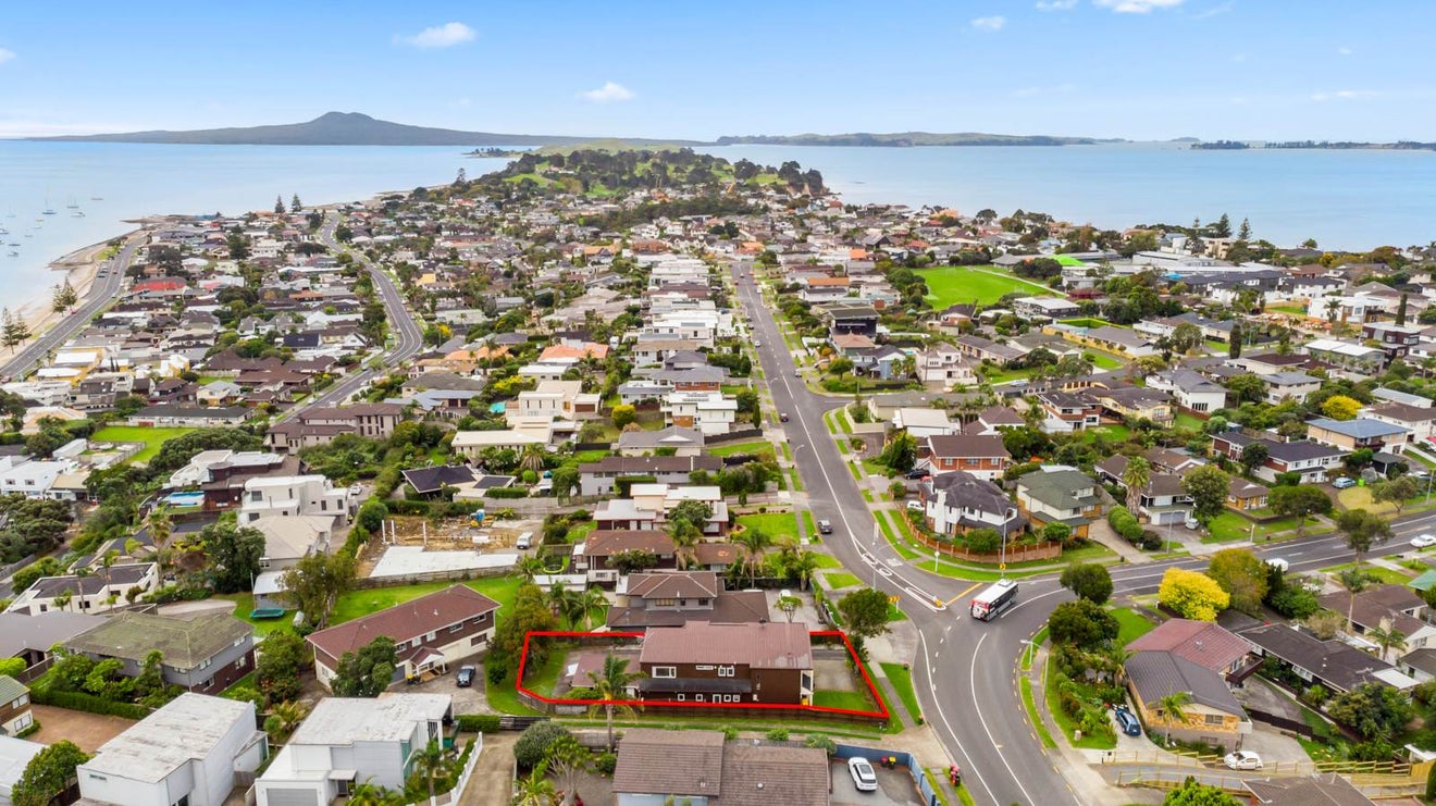 147C Clovelly Road, Bucklands Beach, Auckland - Carousel 1