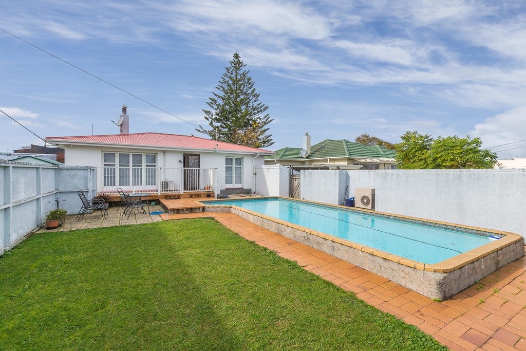 21 Peachgrove Road, Te Atatu Peninsula, Auckland - Carousel 1