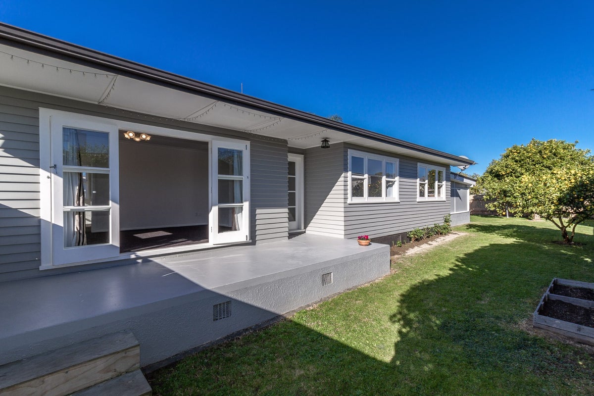 5 Dick Place, Onekawa, Napier - Carousel 1