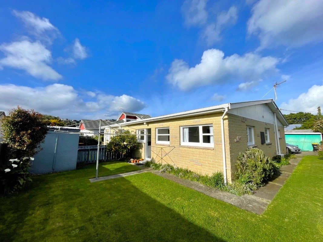 27C Brussels Street, Miramar, Wellington - Carousel 1