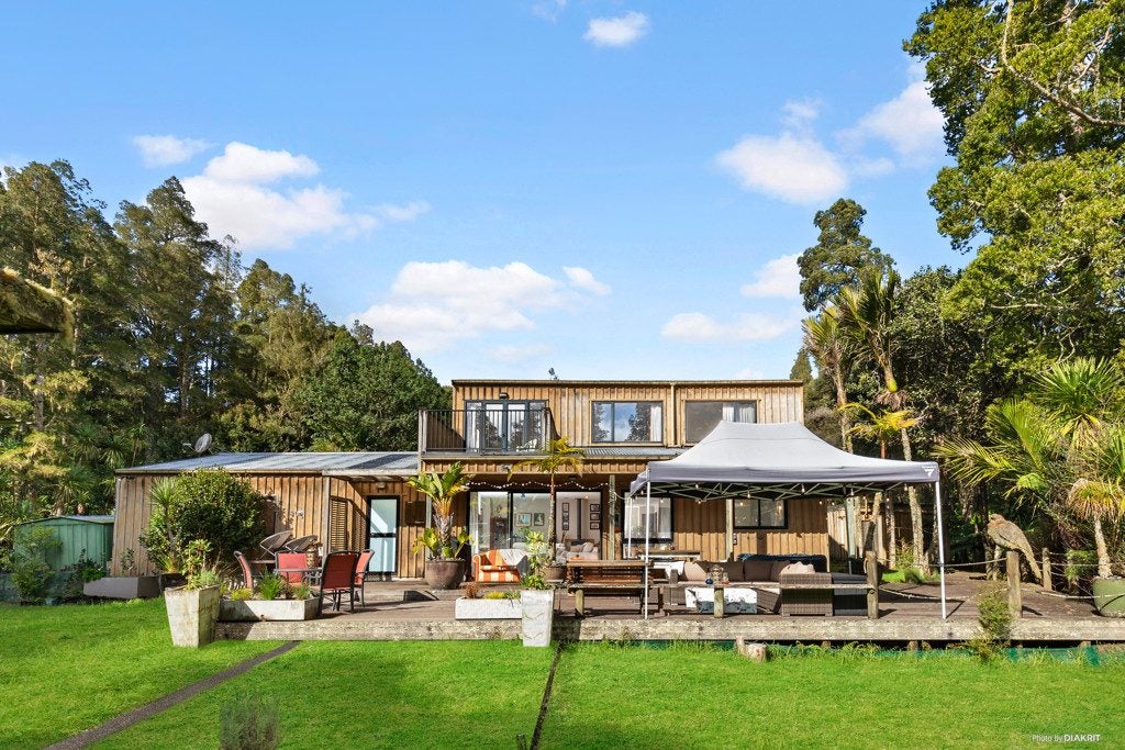 16 Jack Barry Road, Albany - Carousel 2