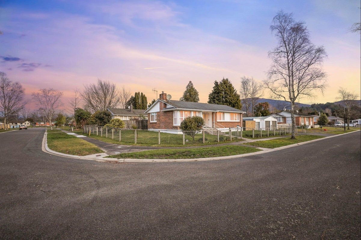 1 Te Wharekaihua Grove, Turangi, Turangi - Carousel 2