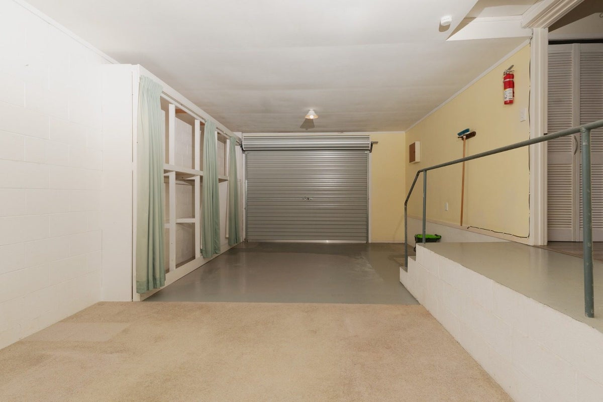 2/4 Bishop Street, Green Bay, Auckland - Carousel 12