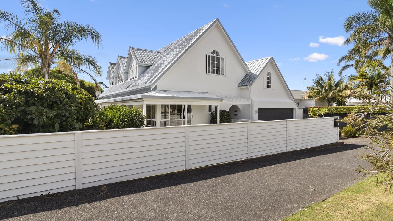 6 Boscawen Street, Point Chevalier, Auckland - Carousel 1