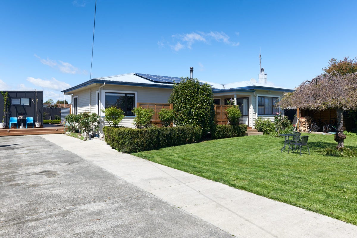 1407 Caroline Road, Mayfair, Hastings - Carousel 1