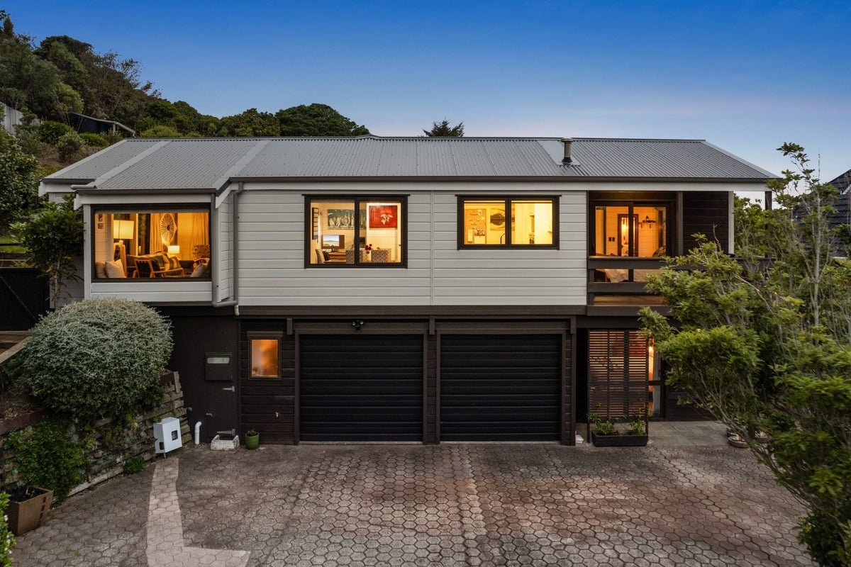 50 David Crescent, Karori, Wellington - Carousel 1