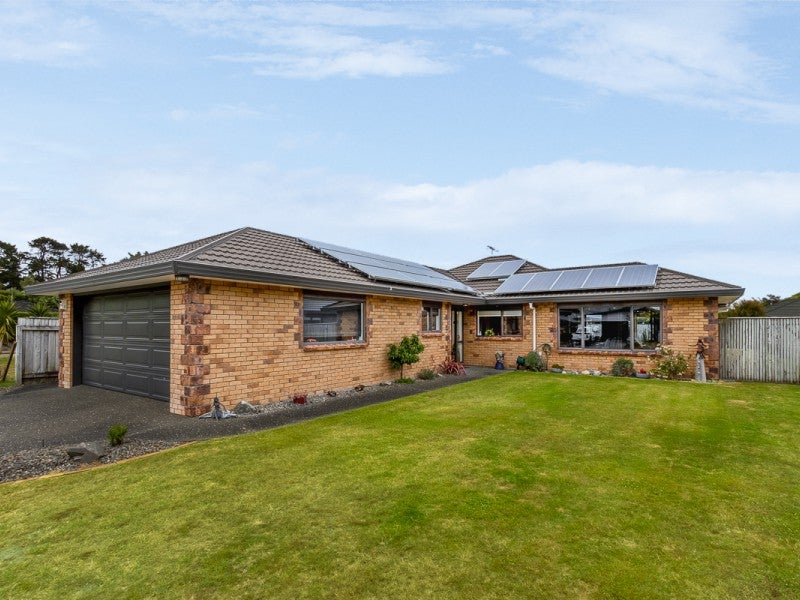 4 Kennedy Place, Waikanae Beach, Waikanae - Carousel 1