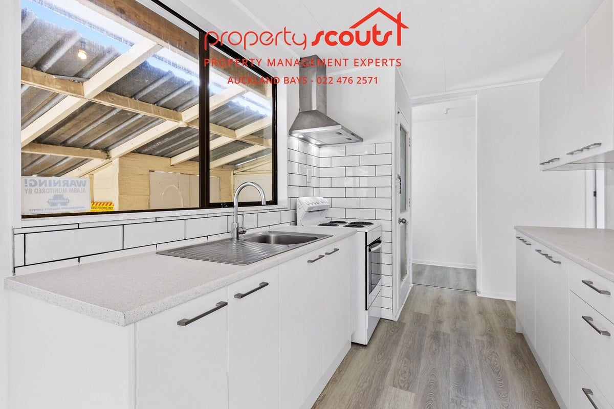 1/158 Universal Drive, Henderson, Auckland - Carousel 2
