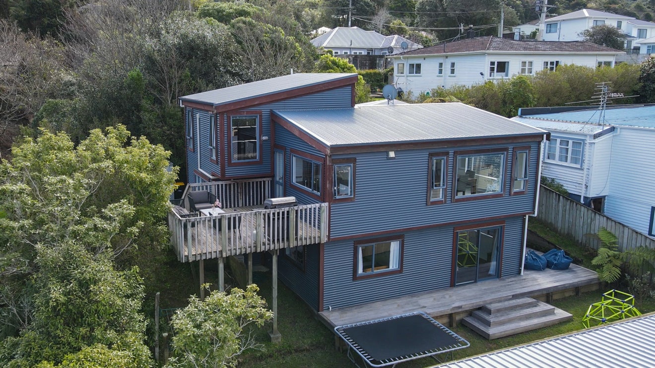 3A Kiwi Crescent, Tawa, Wellington - Carousel 1