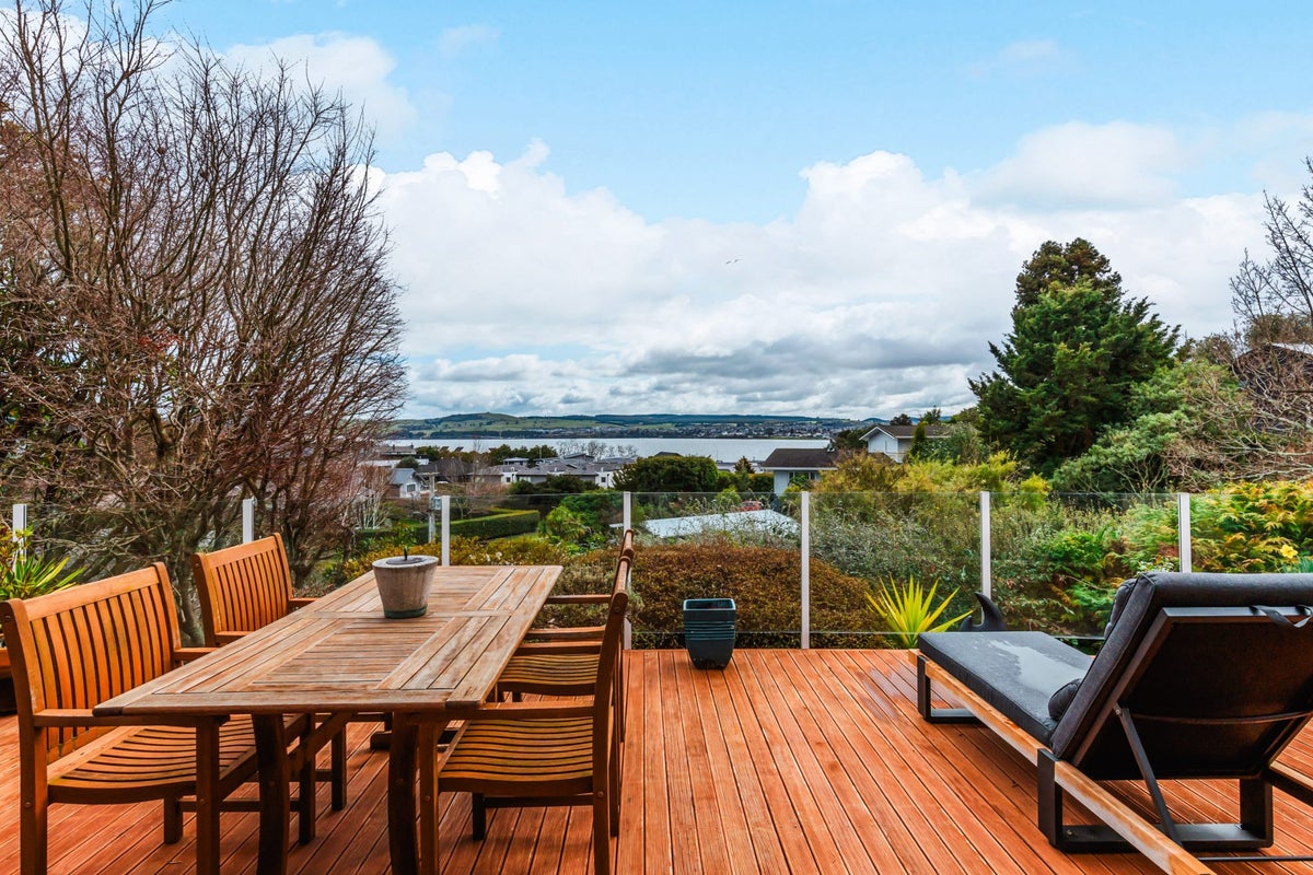 38 Tremaine Avenue, Two Mile Bay, Taupo - Carousel 1